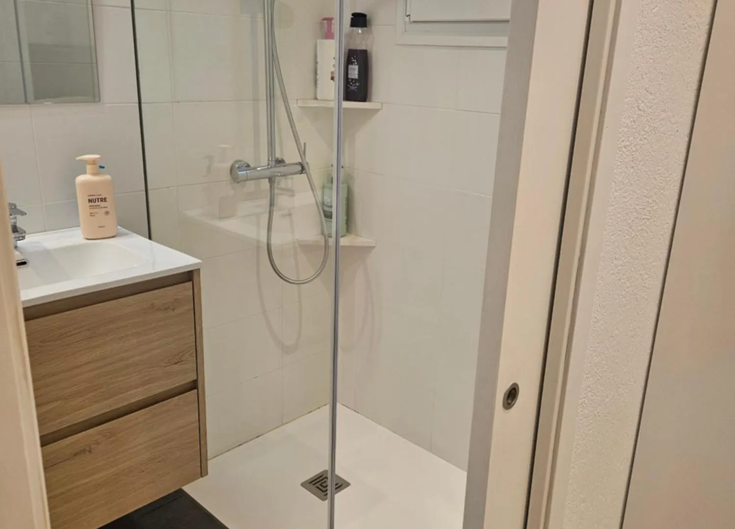 Дом отдыха Acogedora Casa En Primera Linea De Mar Кадакес
